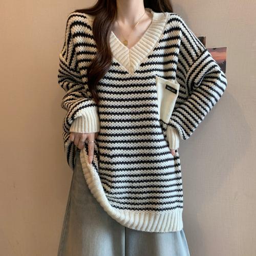 v领条纹毛衣怎么搭配什么外套好看吗