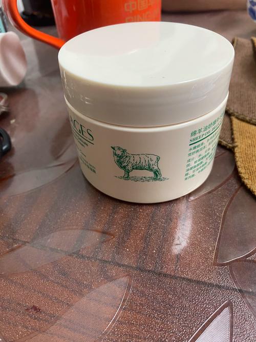 脸部出油用什么护肤品