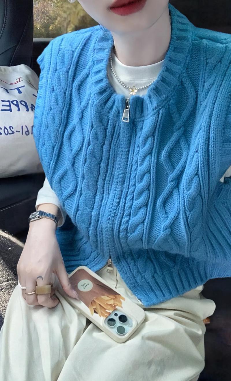 蓝色马甲怎么搭配图片欣赏