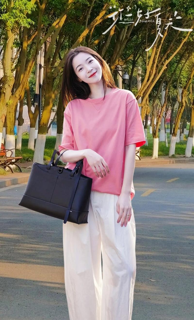 粉色短袖配什么裤子