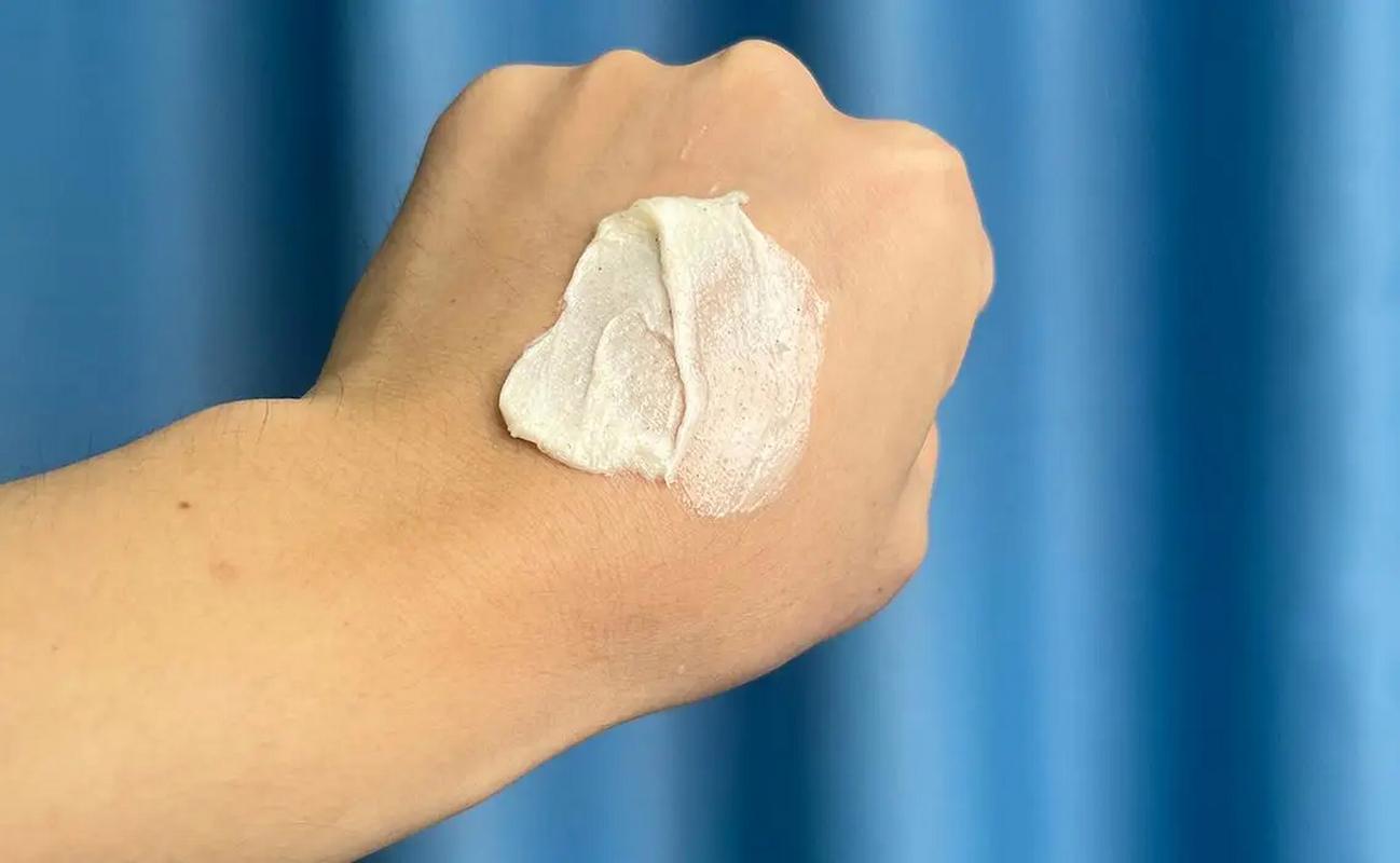 洗面奶的磨砂进眼里