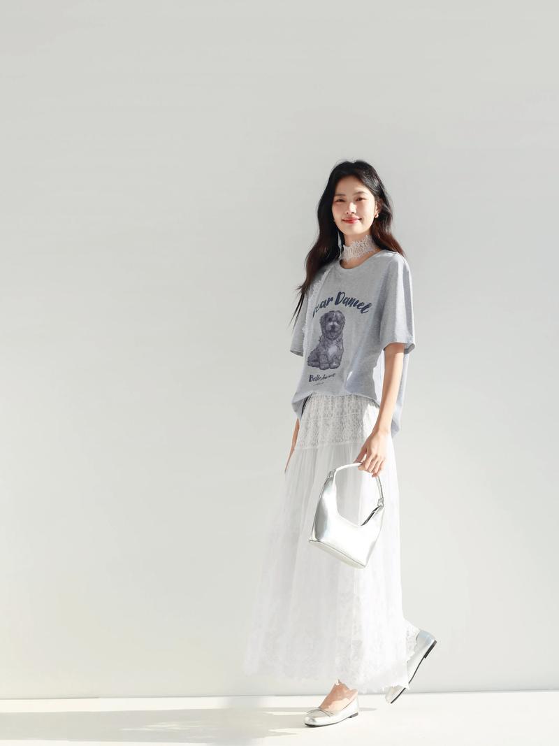 灰色怎么搭配衣服好看图片女生