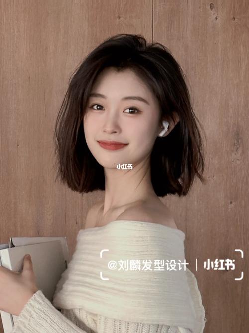 脸大剪什么短发