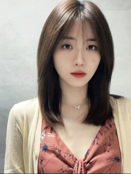 脸大剪什么短发