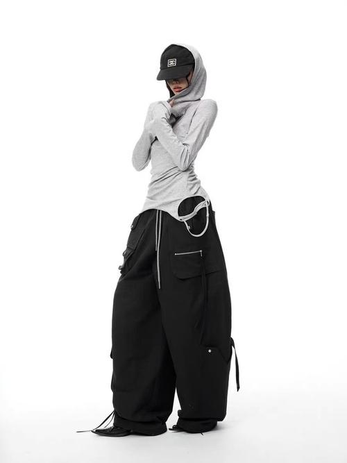 灰色长袖上衣怎么搭配图片