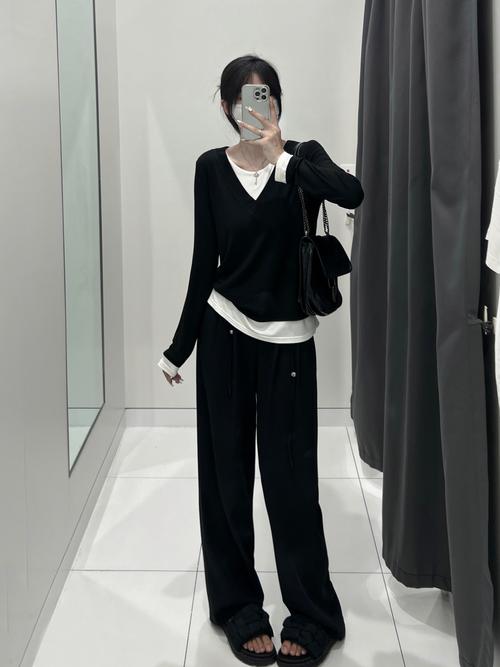 灰色长袖上衣怎么搭配图片