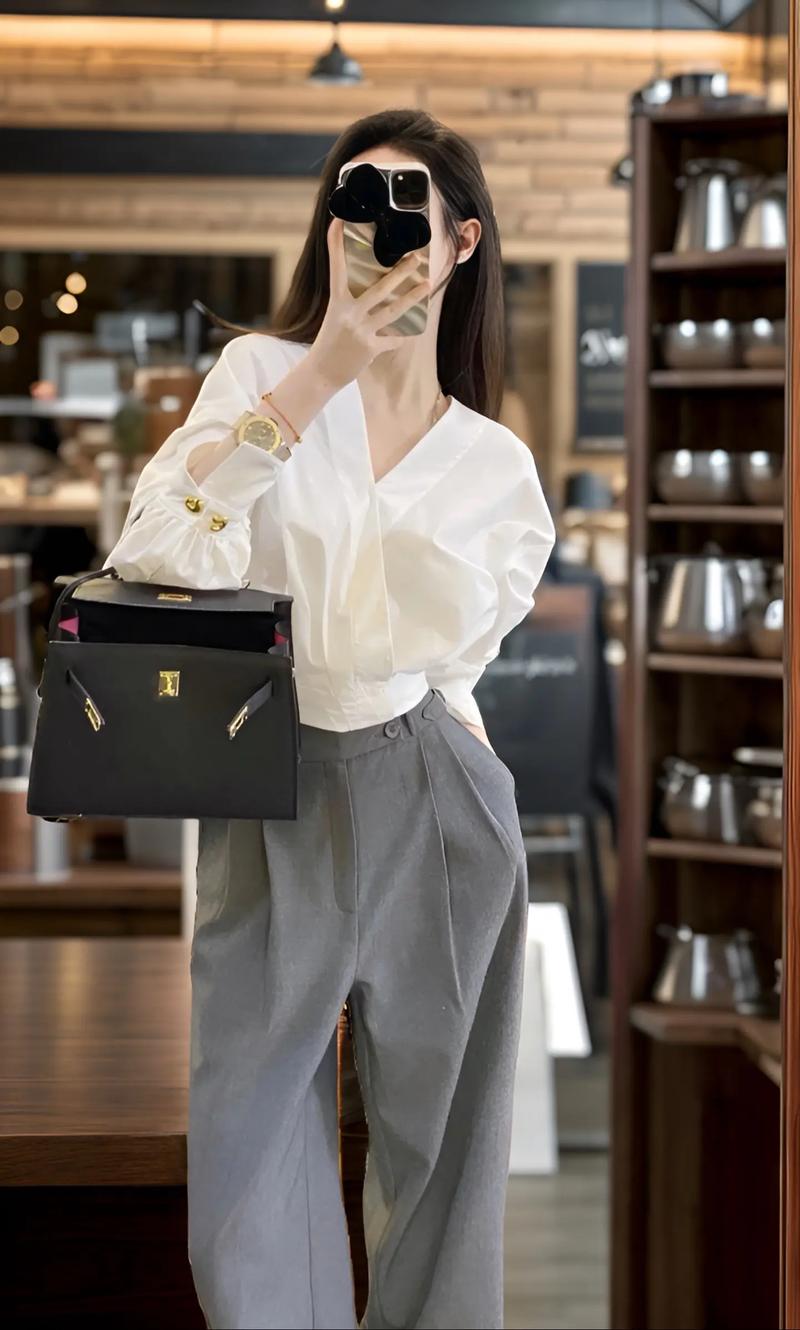 灰衬衫怎么搭配什么裤子好看吗