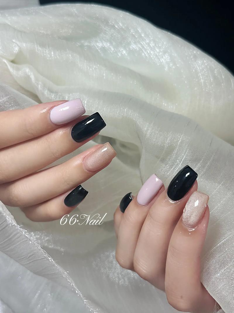 黑粉美甲怎么搭配