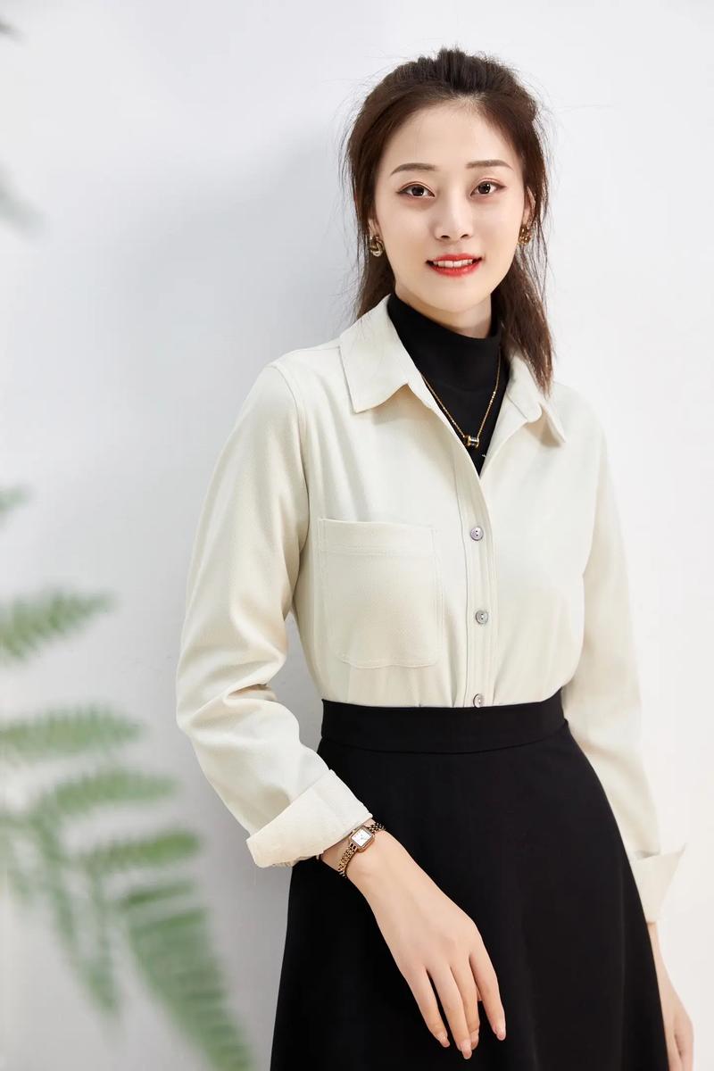 什么颜色衬衫显白