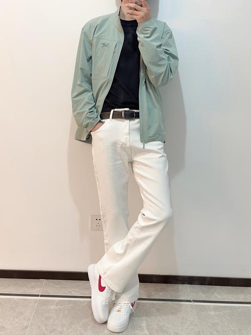 纯色牛仔裤怎么搭配