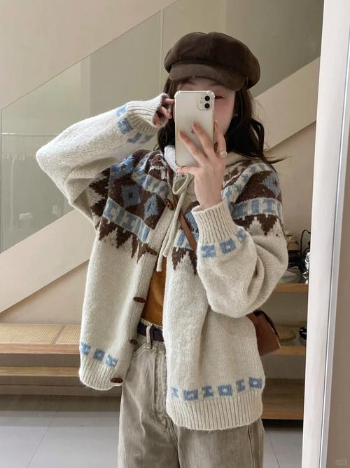 长款针织开衫外套怎么搭配什么裤子好看