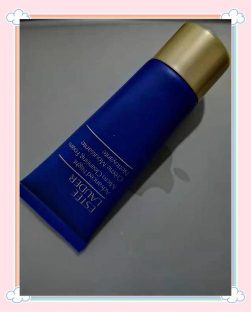 外壳是蓝色的洗面奶