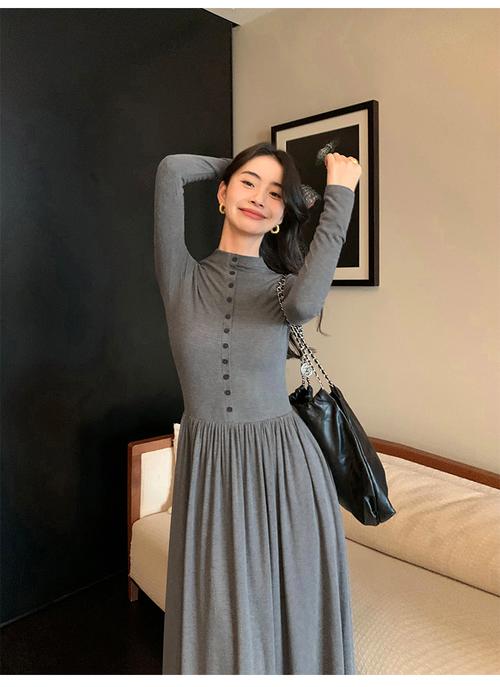 长款长袖的连衣裙怎么搭配