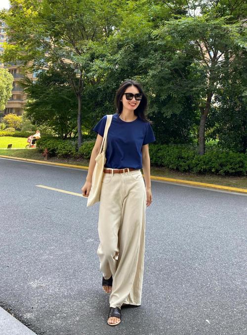 藏青色的短袖怎么搭配裤子