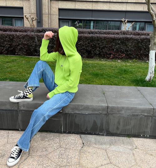 藏绿色裤子怎么搭配鞋子