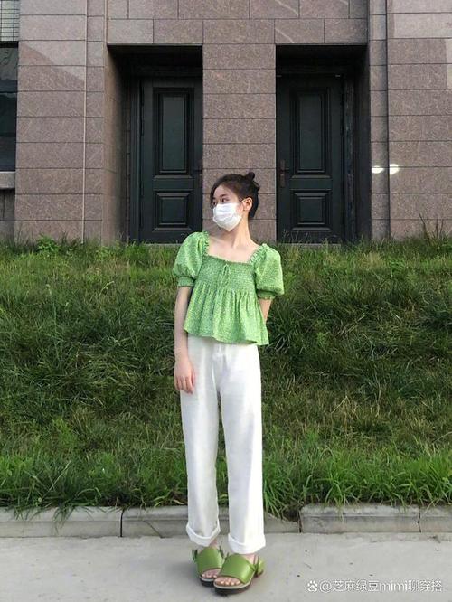 藏绿色裤子怎么搭配鞋子