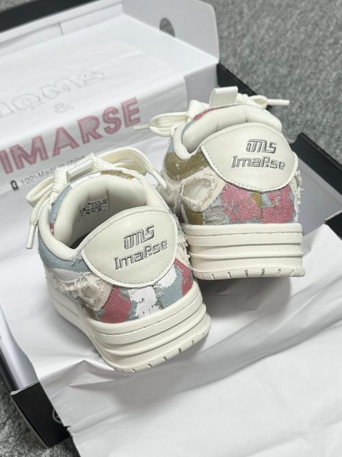 彩色板鞋怎么搭配