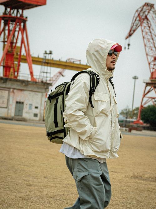 彩色板鞋怎么搭配