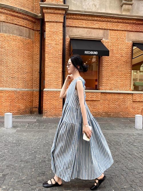 背心条纹连衣裙怎么搭配图片