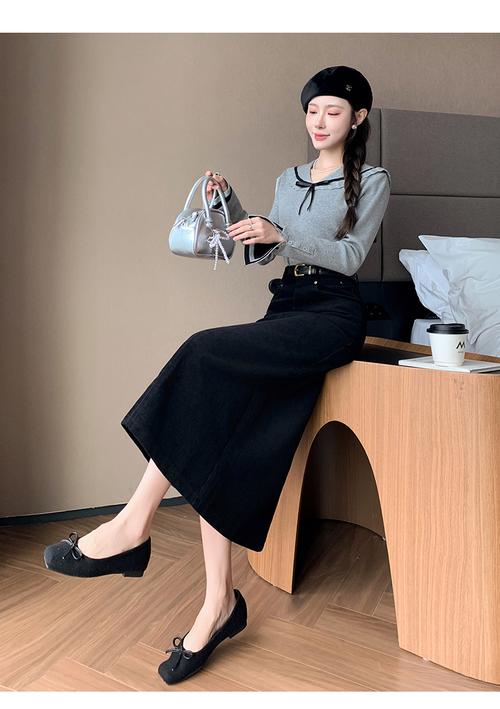 半身喇叭裙怎么搭配好看