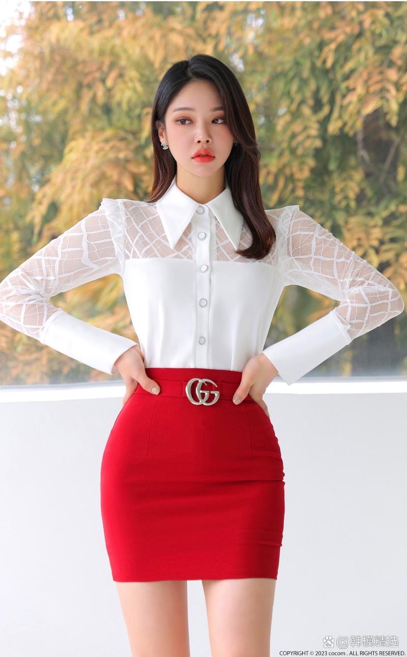 白色衬衫红色裙子怎么搭配什么裤子好看吗