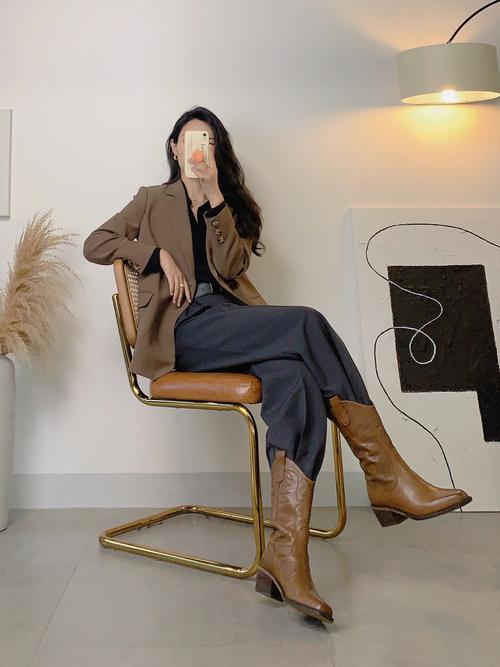 短靴配什么裤子好看