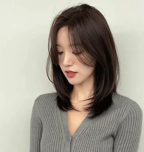 圆脸适合烫什么发型