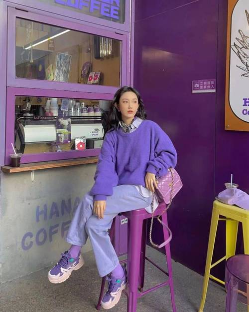 紫色的紫色的鞋子怎么搭配衣服好看
