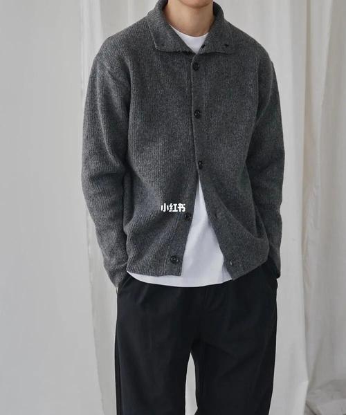 灰色针开织衫怎么搭配