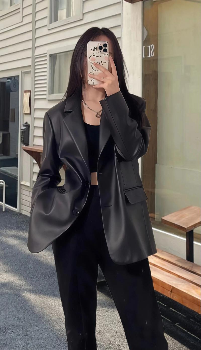 黑色皮衣怎么搭配才好看