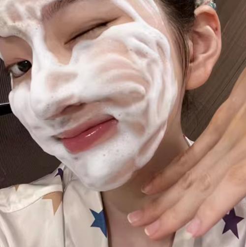 洗面奶直接抹在脸上