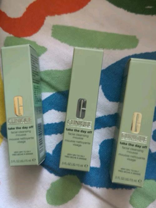 倩碧磨砂洗面奶试用