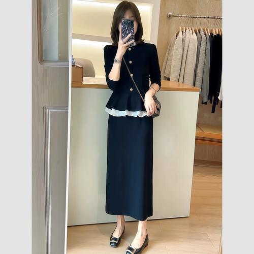 荷叶边半身裙怎么搭配上衣