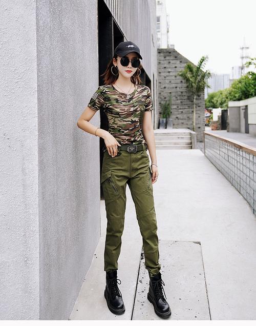 军装短袖怎么搭配