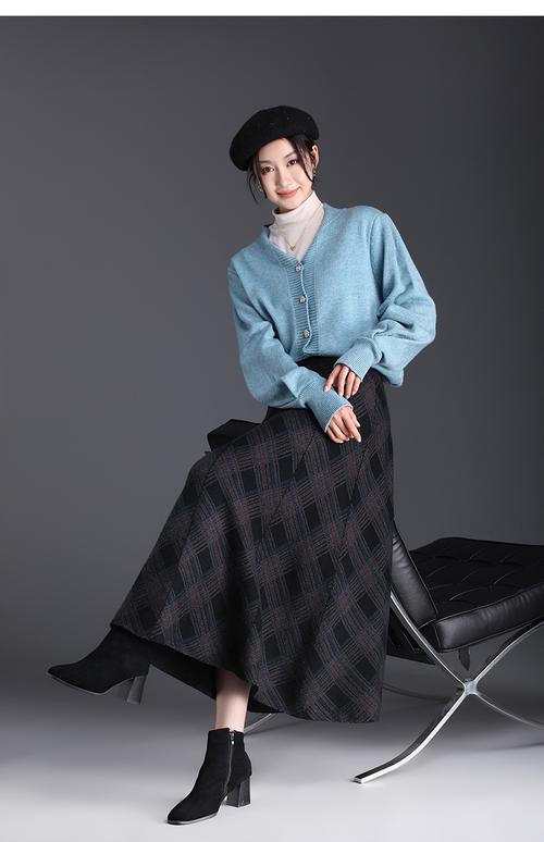中长款格子半身冬裙怎么搭配外套