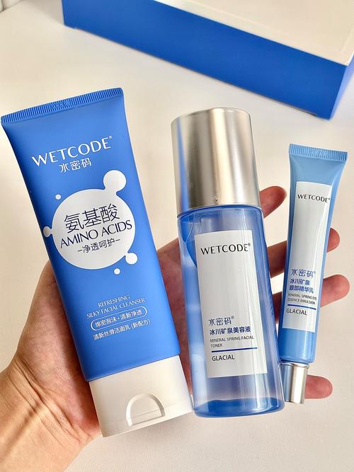 适合夏季使用的护肤品