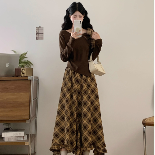 驼色格子短裙怎么搭配