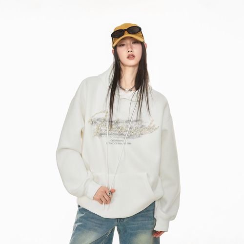 红色卫衣怎么搭配灰色外套