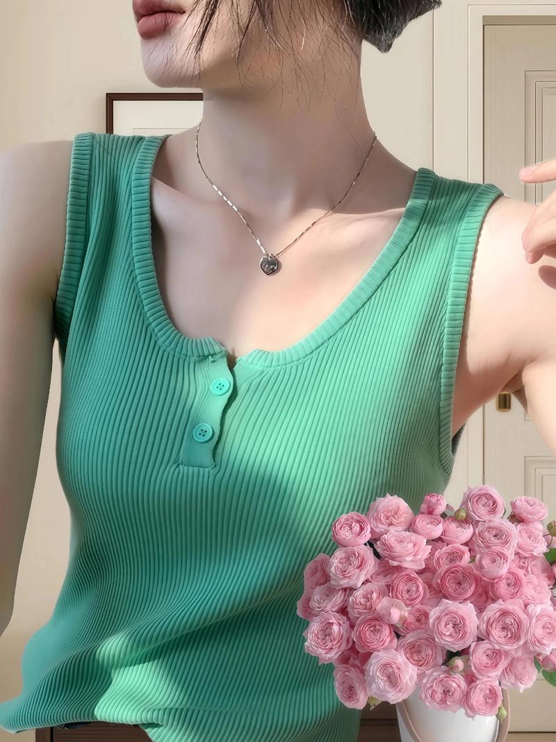 粉色内衣怎么搭配外套好看