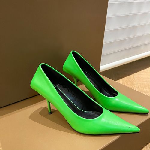 绿色尖头高跟鞋怎么搭配裤子