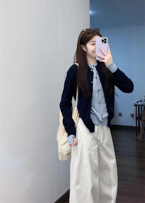 开织衫这种衣服里面该怎么搭配