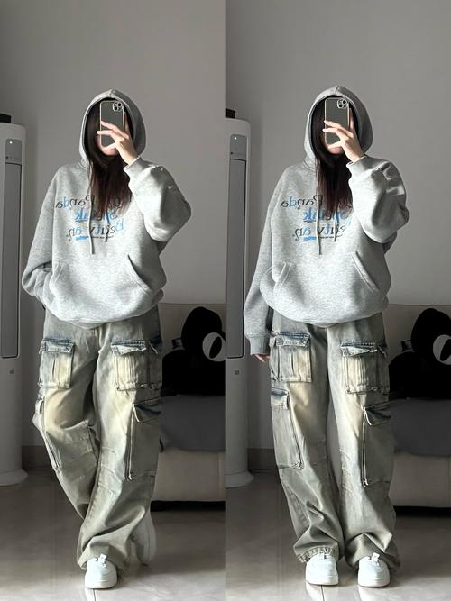 这款牛仔外套搭配卫衣怎么样