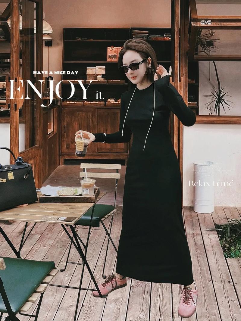 黑色中袖连衣裙怎么搭配外套