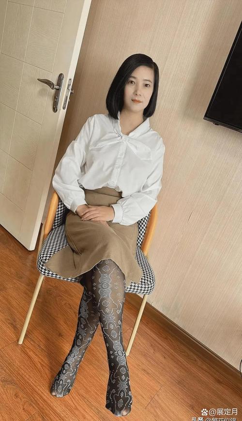 薄款丝袜怎么搭配