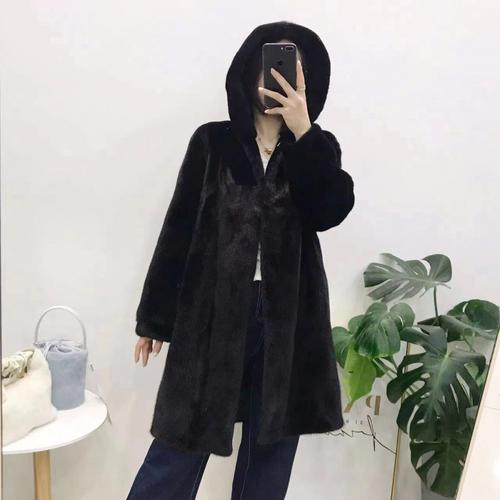 黑色貂毛短款怎么搭配好看