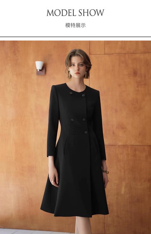 黑色风衣连衣裙怎么搭配