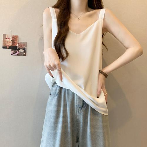 宽松的v领吊带怎么搭配