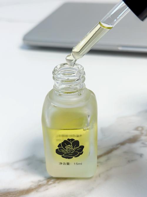 脸上有油用什么护肤品