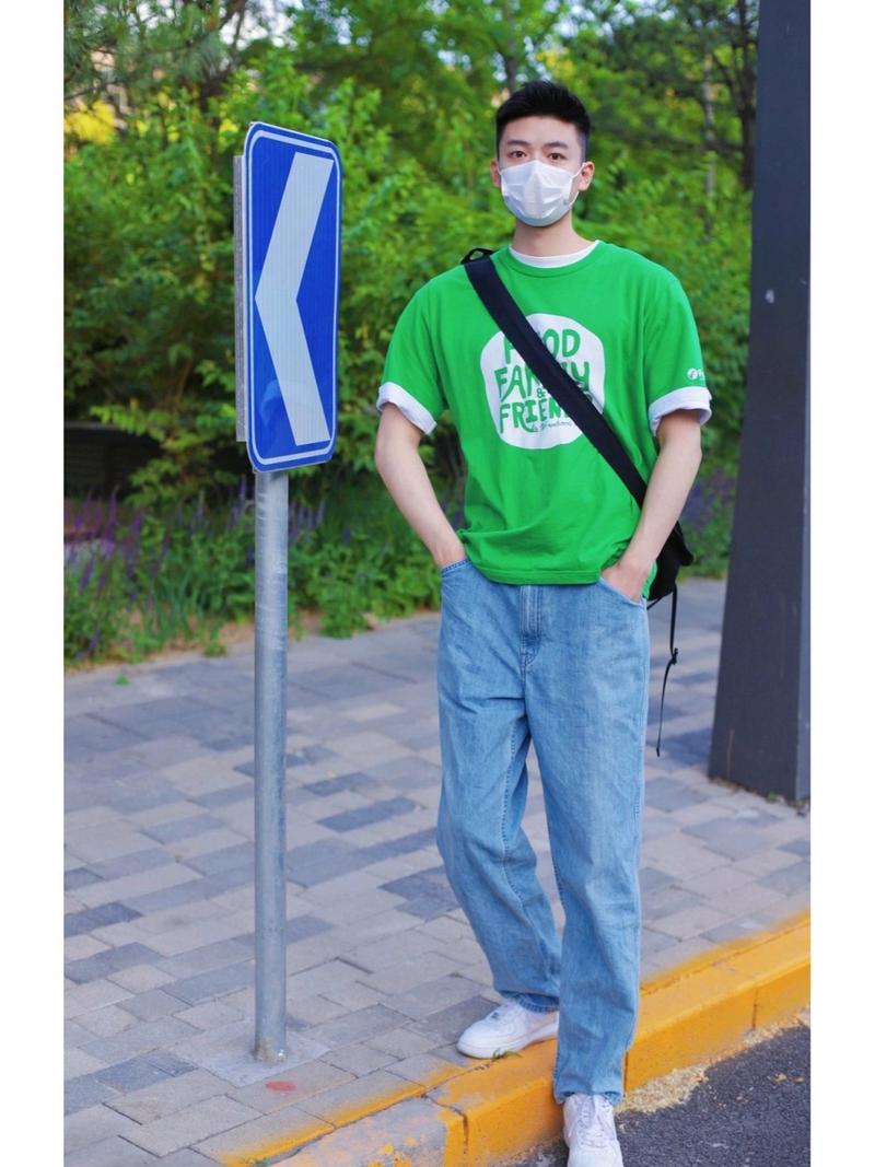 男士墨绿色裤子怎么搭配