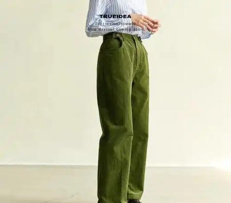 男士墨绿色裤子怎么搭配